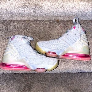 Nike Lebron basketball shoes SIZE 5.5